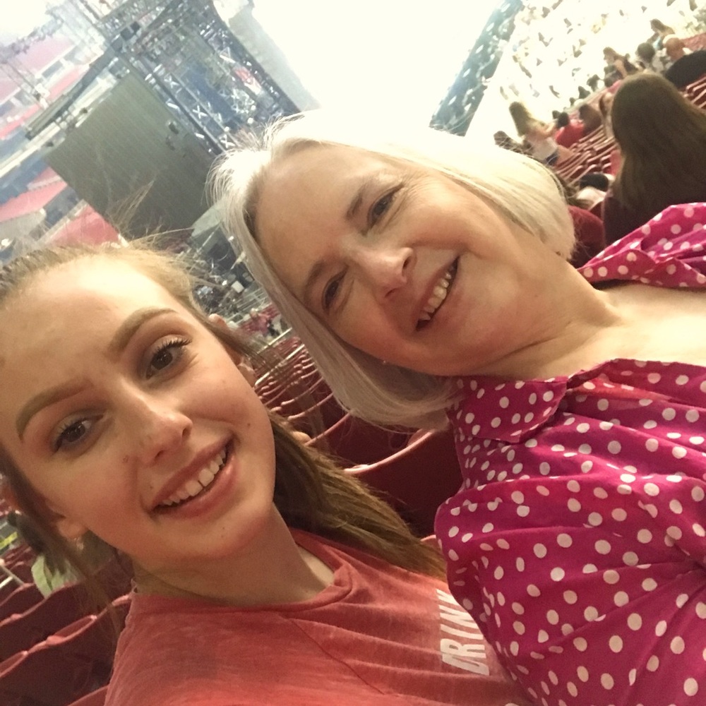 Meet your Posher, Laura